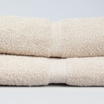 JUEGO DE TOALLA Y TOALLON PREMIUM BEIGE - Imagen 2