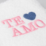 TOALLA DE VISITA BORDADA TE AMO LETRAS ROSA - Imagen 2