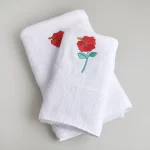JUEGO DE TOALLA Y TOALLON BORDADO DALILA ROJO