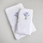 JUEGO DE TOALLA Y TOALLON BORDADO LAVANDA