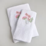 JUEGO DE TOALLA Y TOALLON BORDADO RAMILLETE2 ROSA
