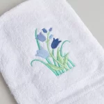 TOALLA DE ROSTRO BORDADA TULIPAN AZUL - Imagen 2