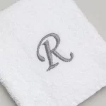 TOALLA BORDADA CON INICIAL LETRA R BLANCO